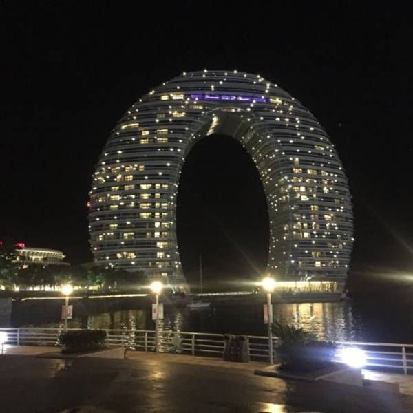 月亮广场 月亮广场